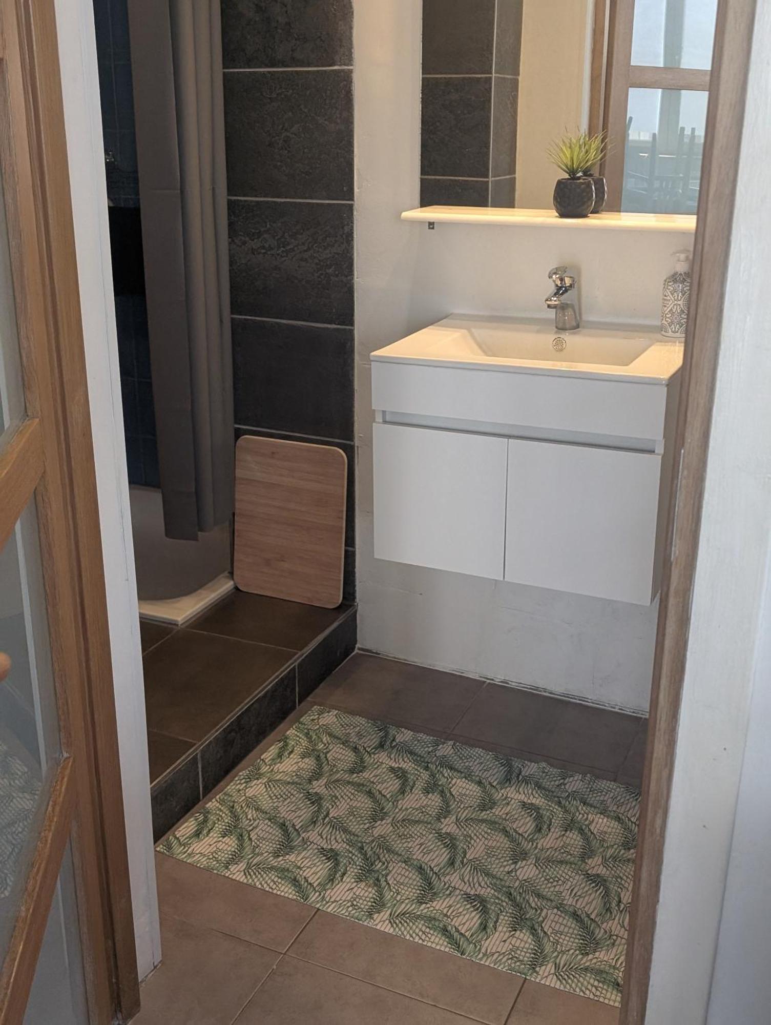 Appartement Spacieux Avec Parking Et Terrasse De Panne Dış mekan fotoğraf